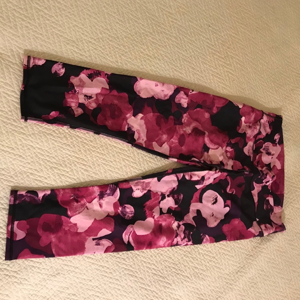 Fabletics watercolor Capri right
